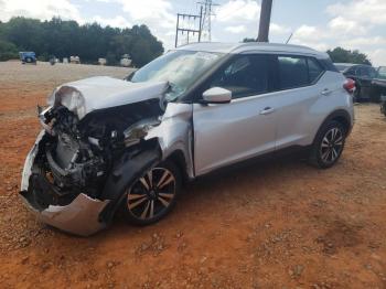  Salvage Nissan Kicks