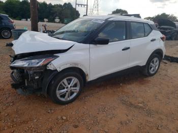  Salvage Nissan Kicks