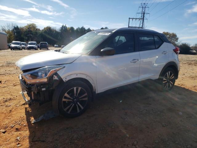  Salvage Nissan Kicks