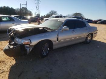  Salvage Lincoln Towncar