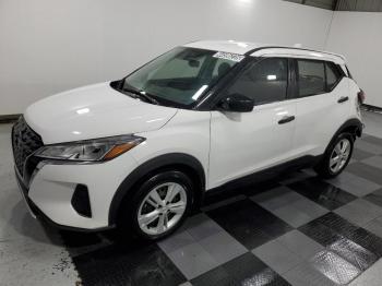  Salvage Nissan Kicks