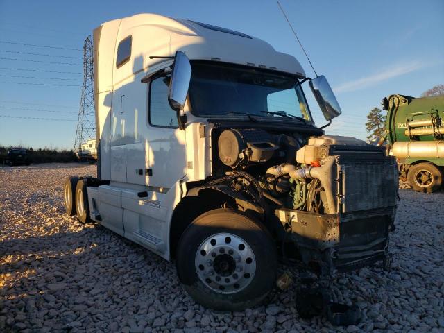  Salvage Volvo Vn