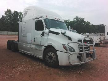  Salvage Freightliner Cascadia 1