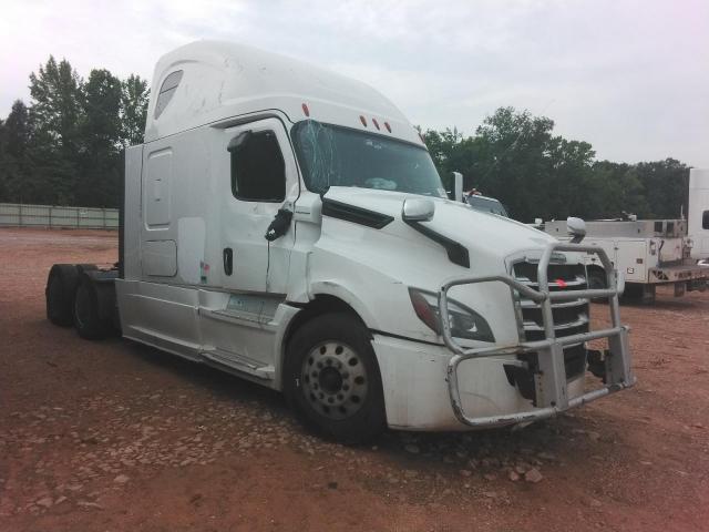  Salvage Freightliner Cascadia 1