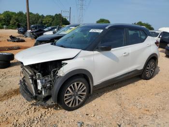  Salvage Nissan Kicks