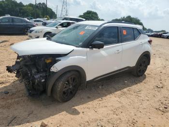 Salvage Nissan Kicks