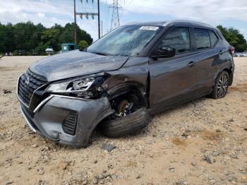  Salvage Nissan Kicks