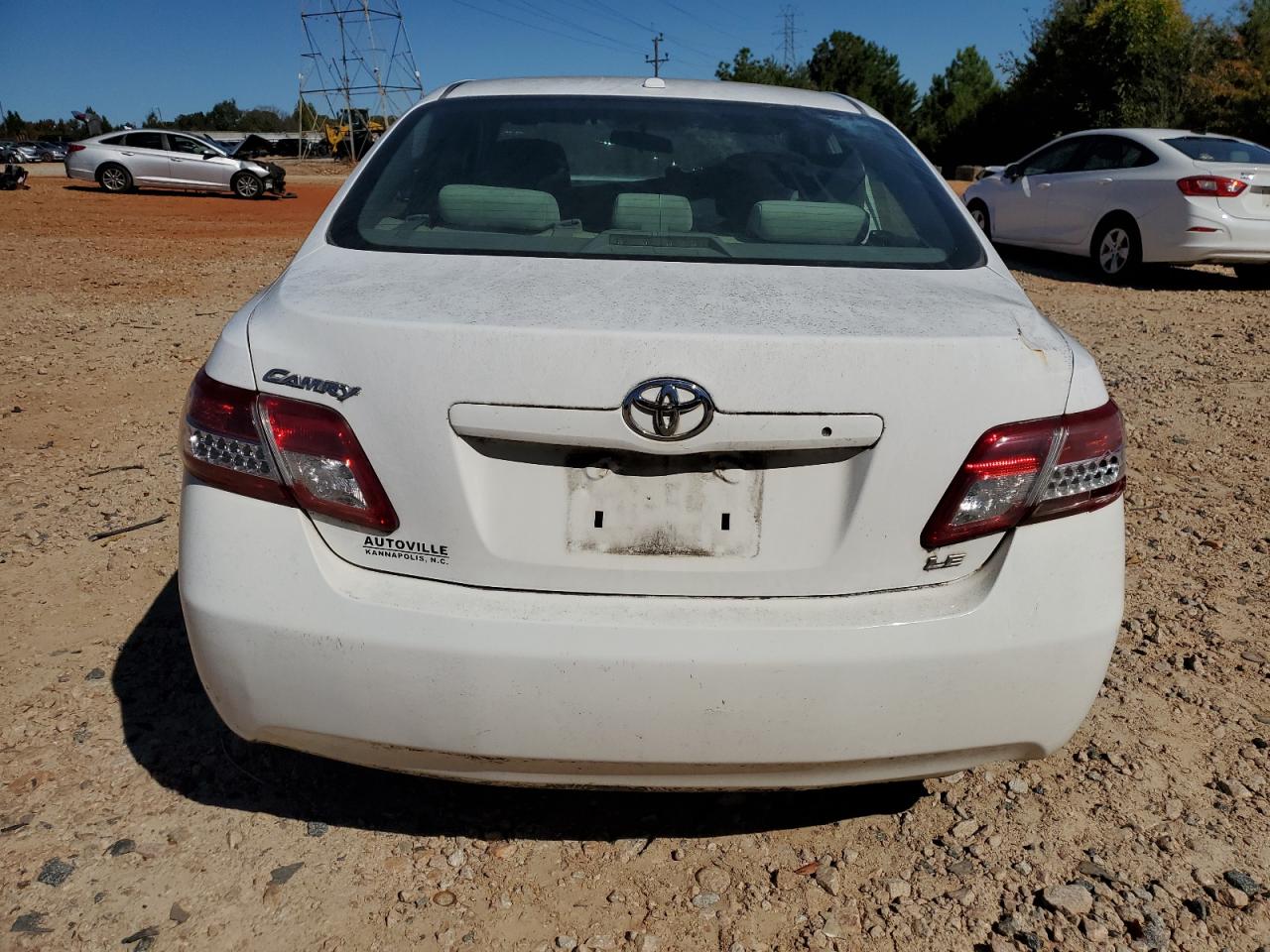 Toyota Camry Base Image 9