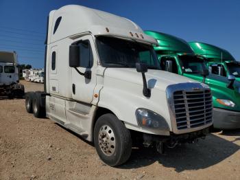  Salvage Freightliner Cascadia 1