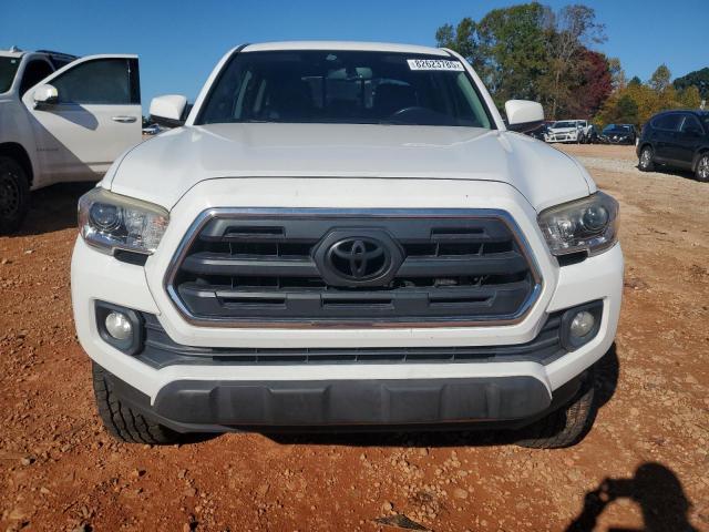 Toyota Tacoma Double Cab Image 9