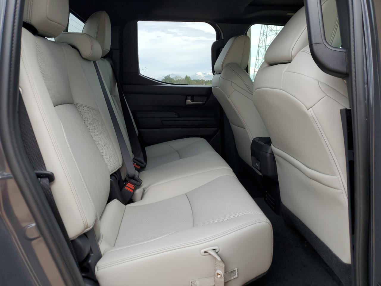 Toyota Tacoma Double Cab Image 9