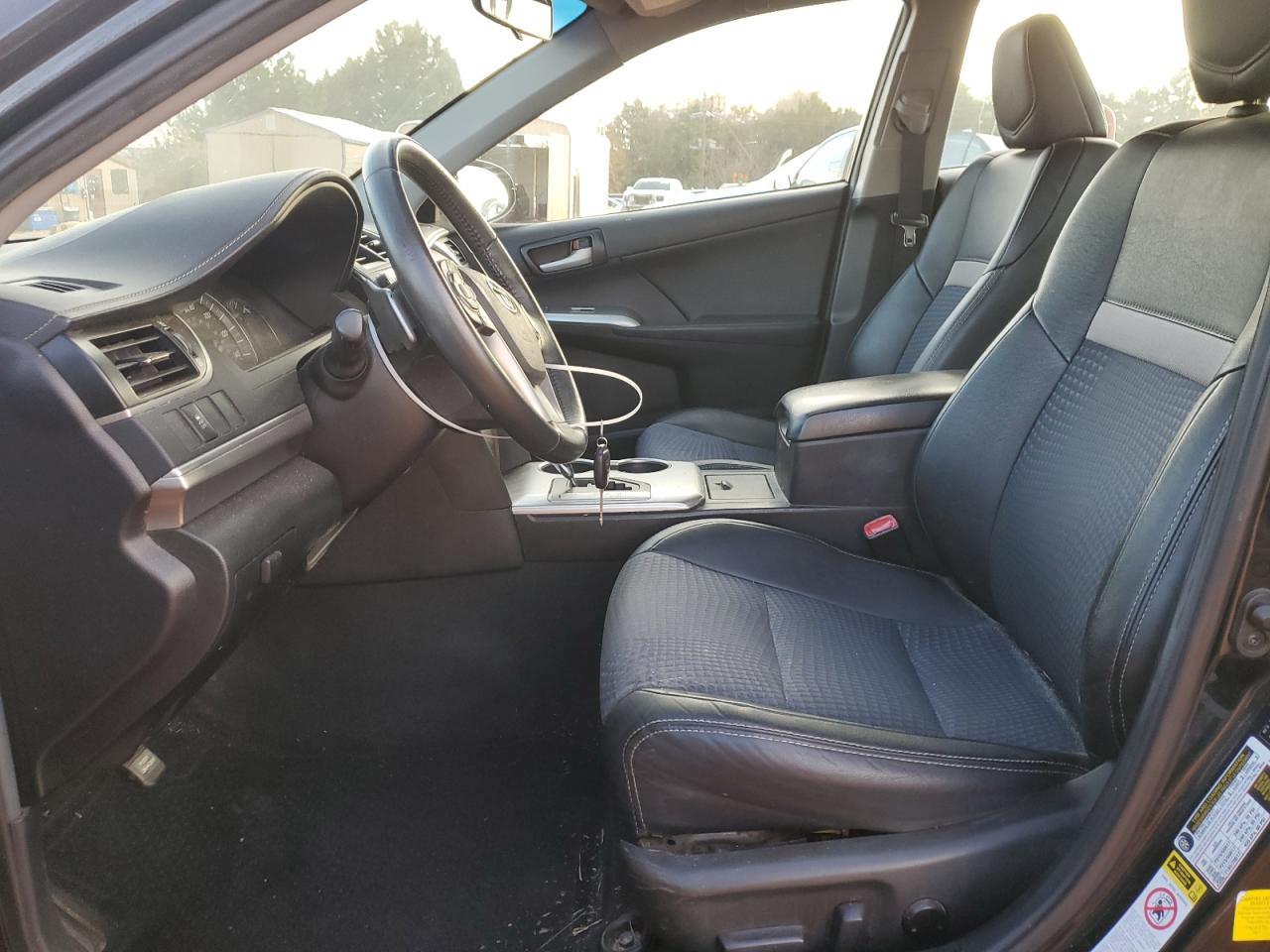 Toyota Camry L Image 3