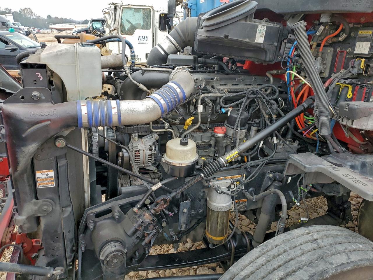 Peterbilt Tractor 579 Image 3