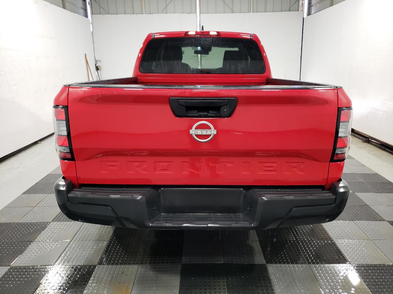 Nissan Frontier S Image 8