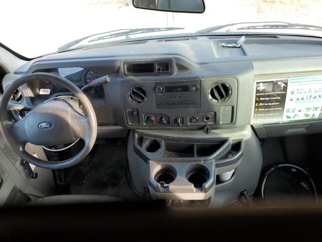 Ford Econoline E250 Van Image 3