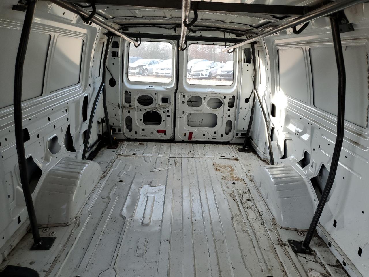 Ford Econoline E250 Van Image 7