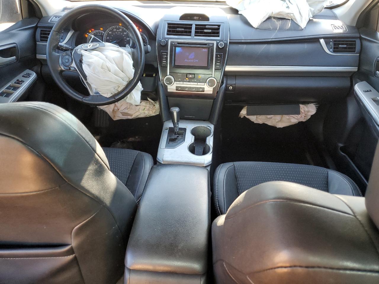 Toyota Camry Base Image 8