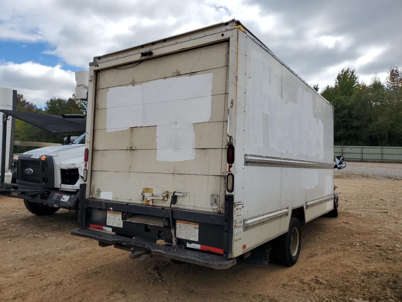 GMC Savana Cutaway G3500 Image 4