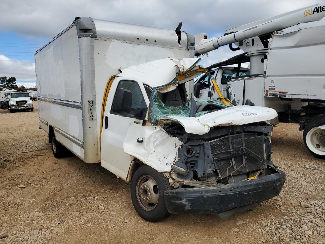 GMC Savana Cutaway G3500 Image 3