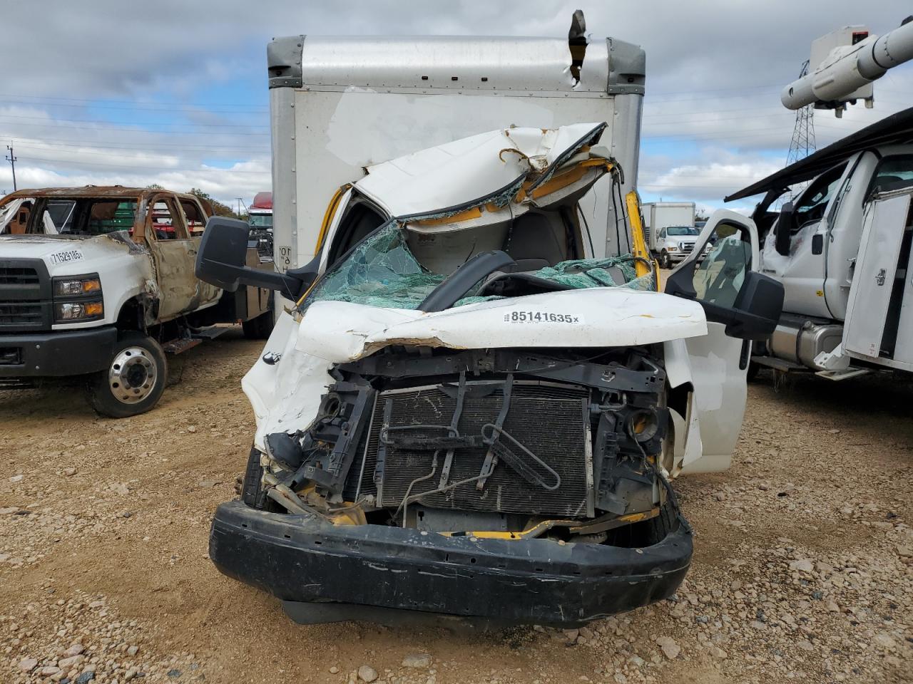 GMC Savana Cutaway G3500 Image 11