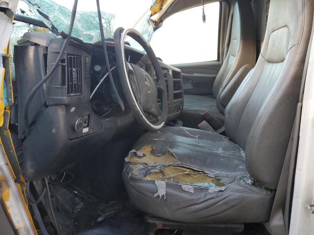 GMC Savana Cutaway G3500 Image 6