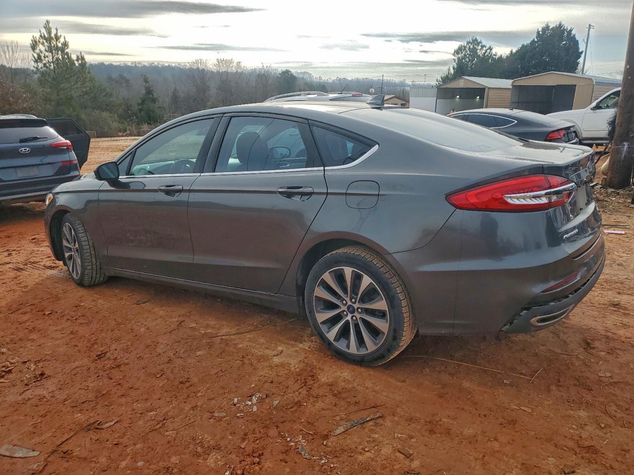 Ford Fusion Se Image 2