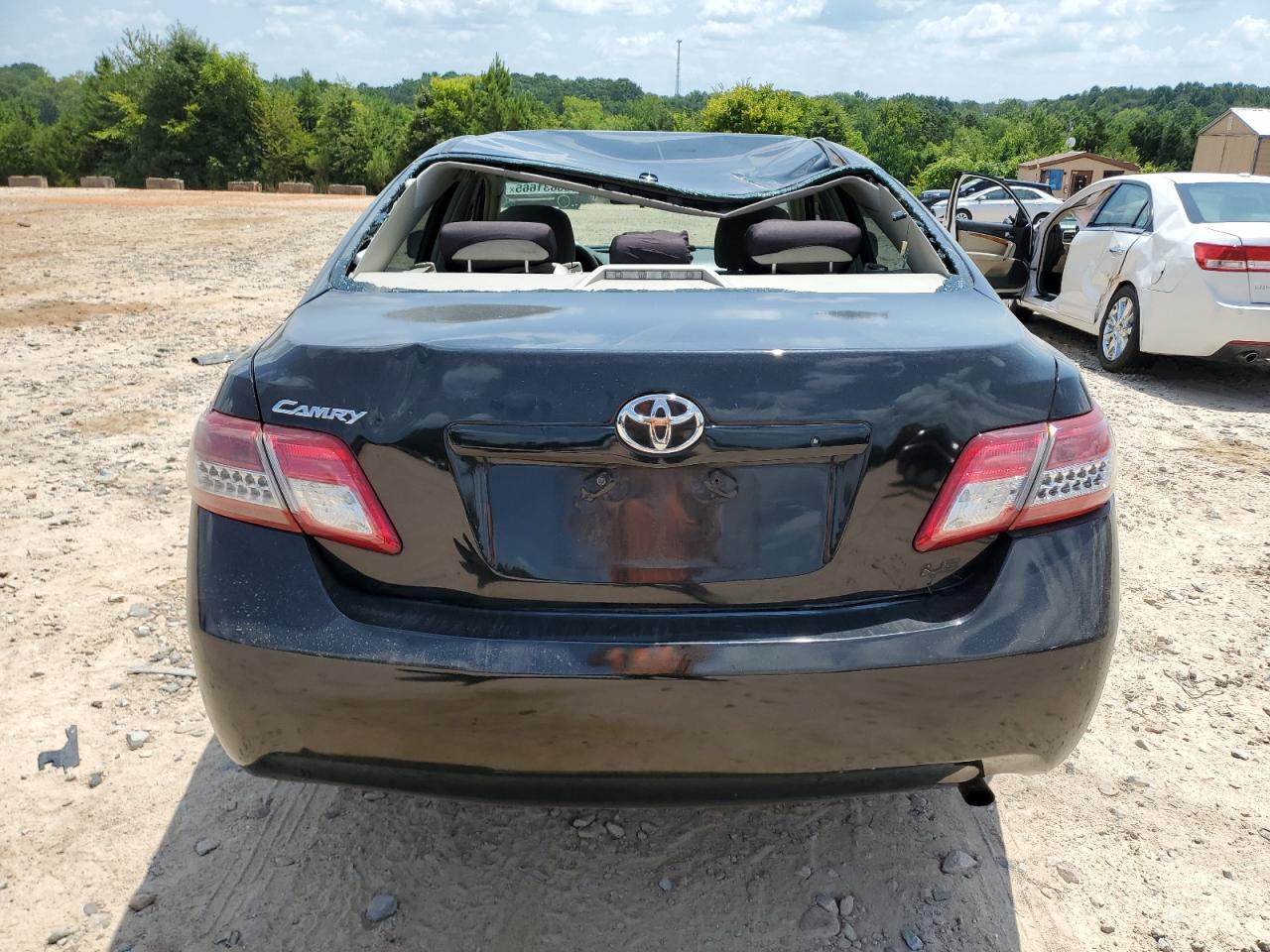 Toyota Camry Base Image 6