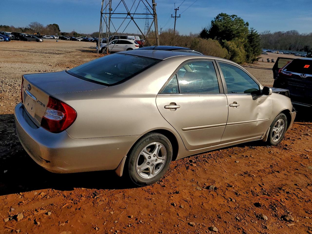 Toyota Camry Le Image 3