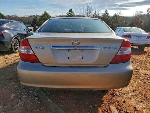 Toyota Camry Le Image 11