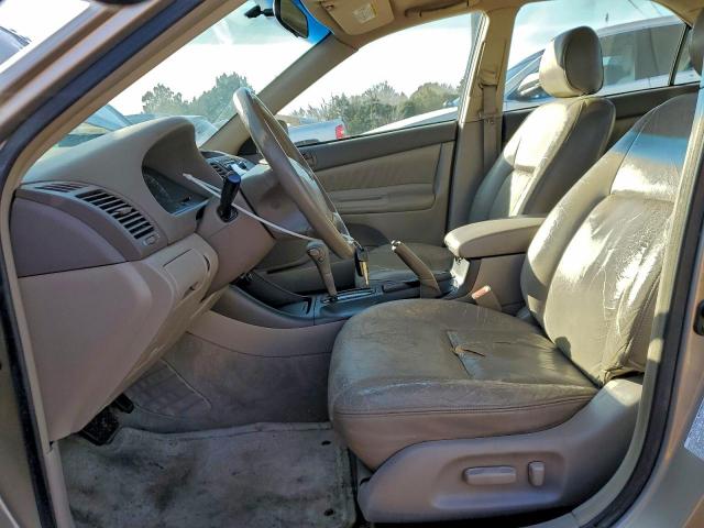 Toyota Camry Le Image 9