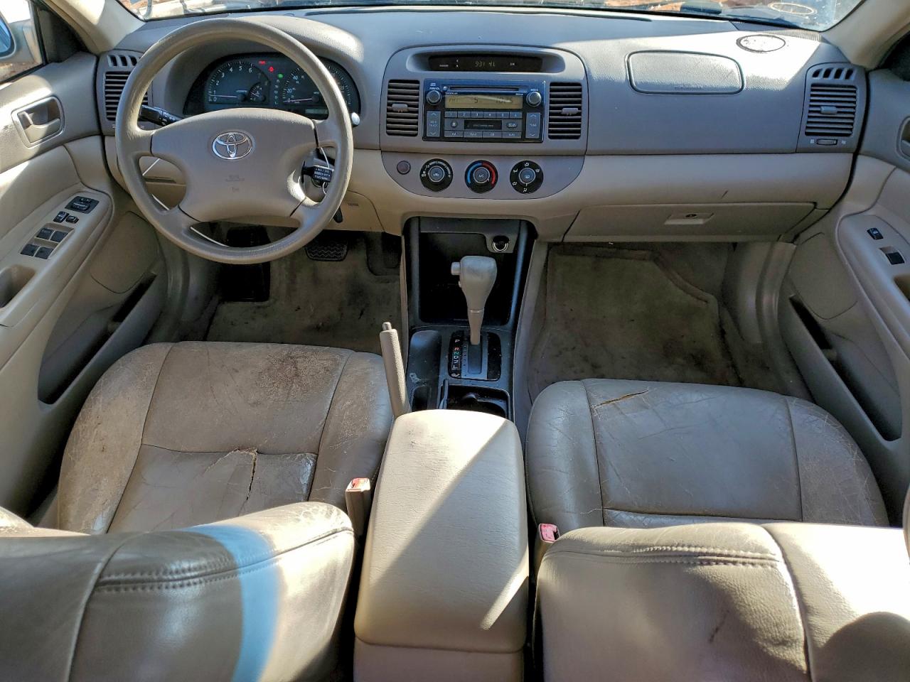 Toyota Camry Le Image 4
