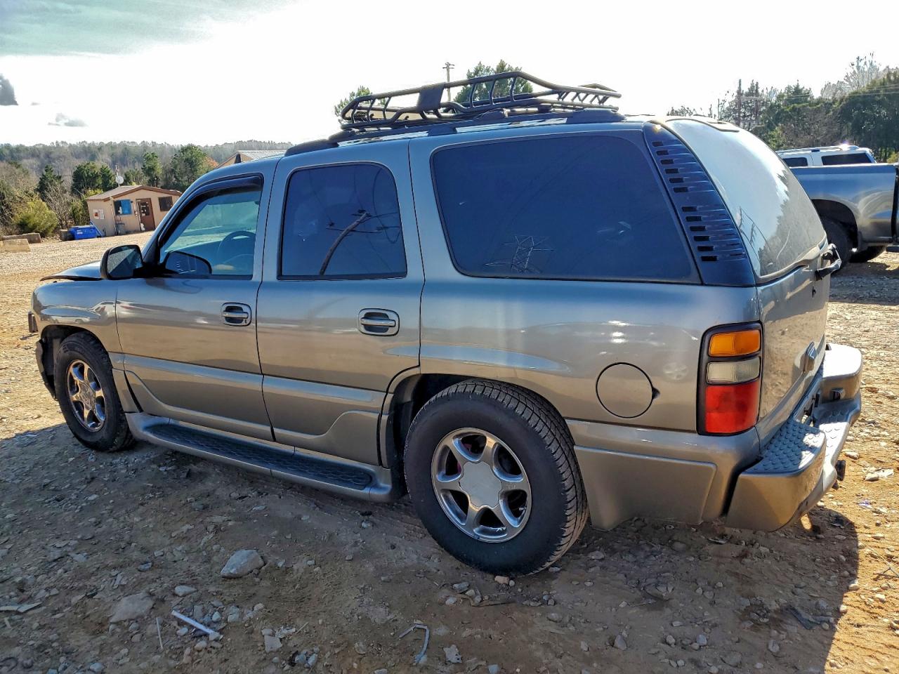 GMC Yukon Denali Image 2