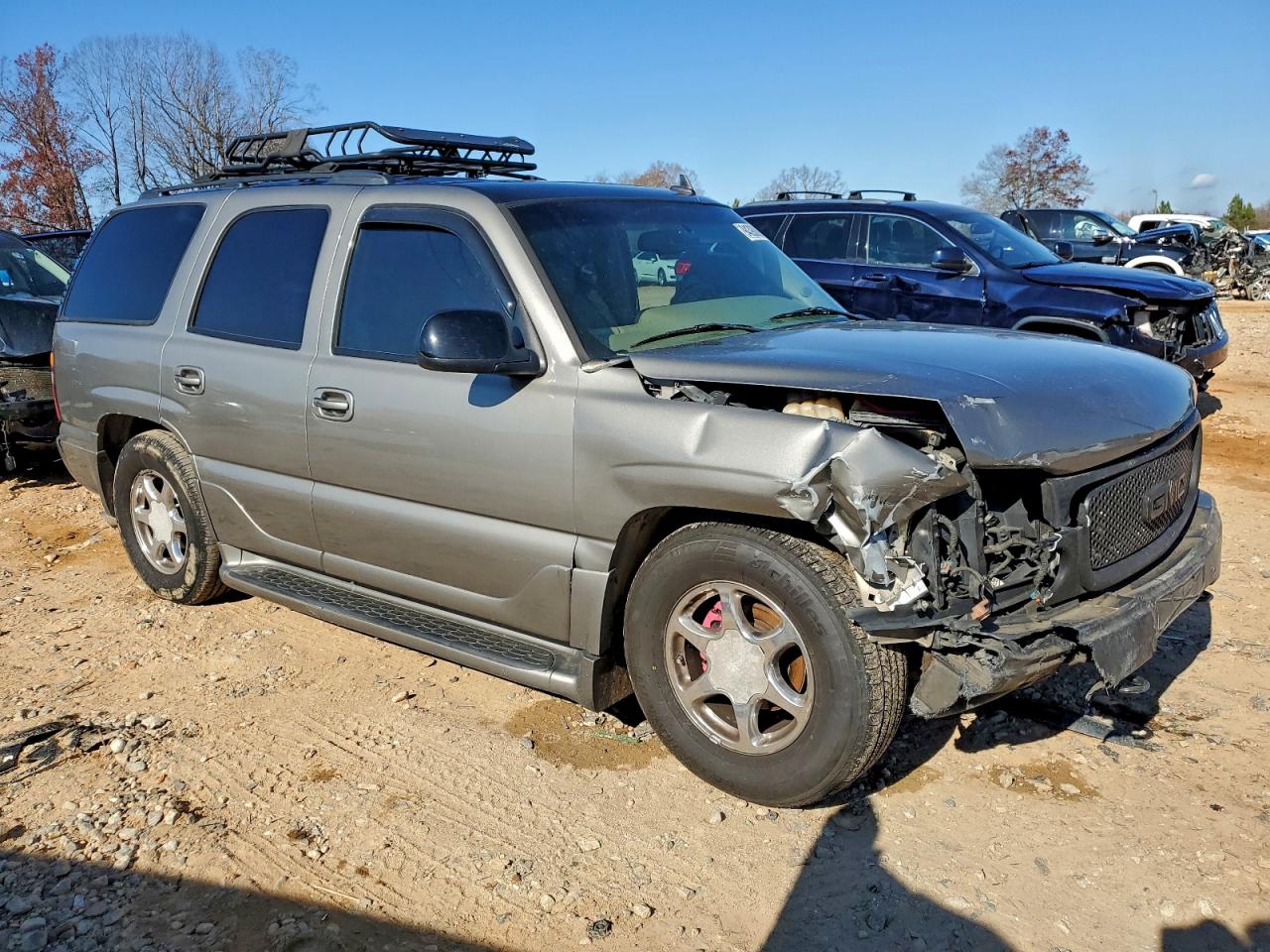 GMC Yukon Denali Image 6