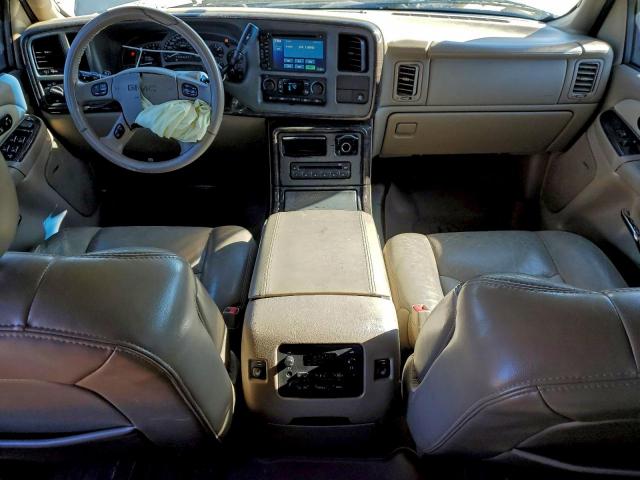 GMC Yukon Denali Image 10