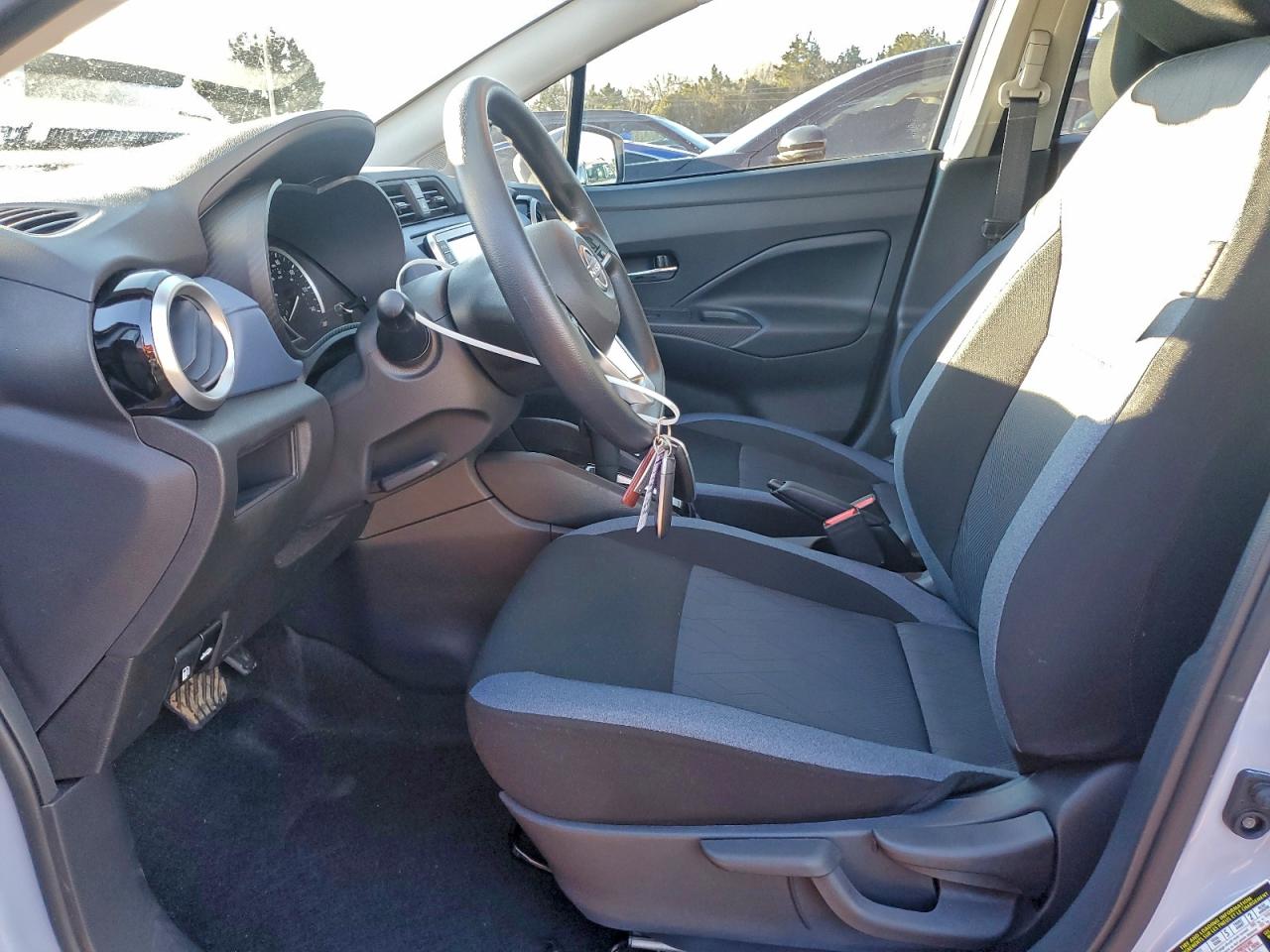 Nissan Versa Sv Image 4