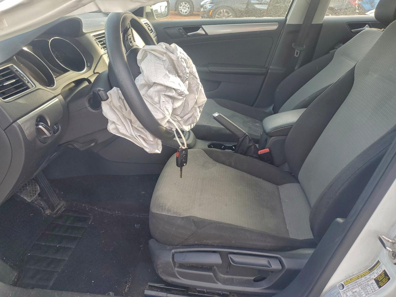 Volkswagen Jetta S Image 3