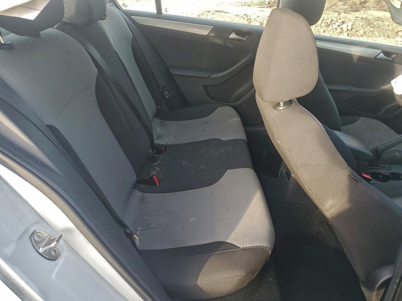 Volkswagen Jetta S Image 9