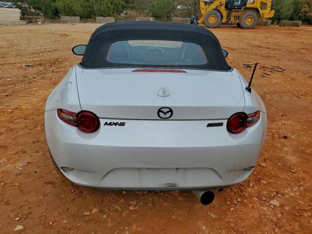Mazda Mx5 Grand Touring Image 4