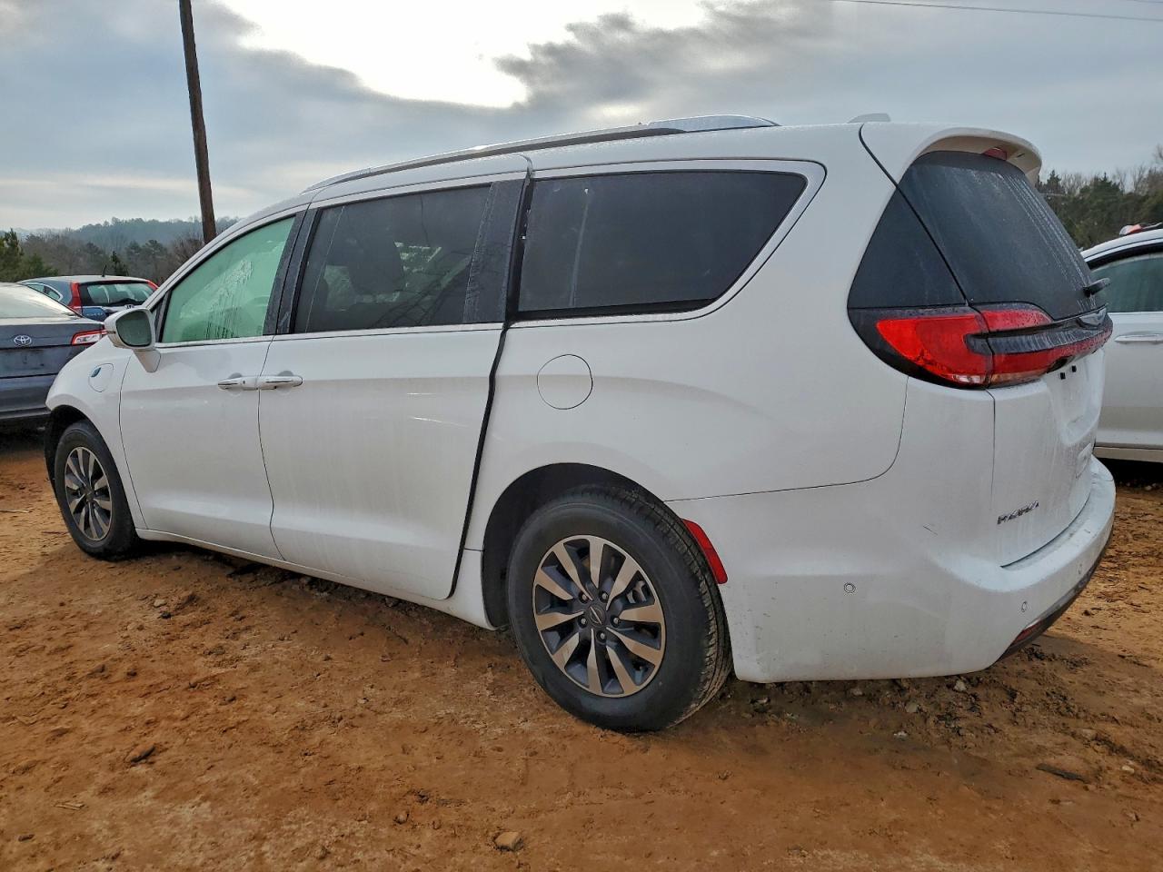 Chrysler Pacifica Hybrid Touring L Image 5