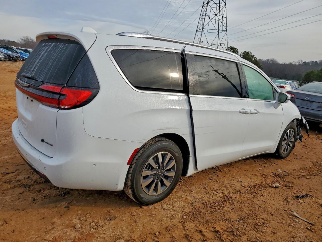 Chrysler Pacifica Hybrid Touring L Image 6