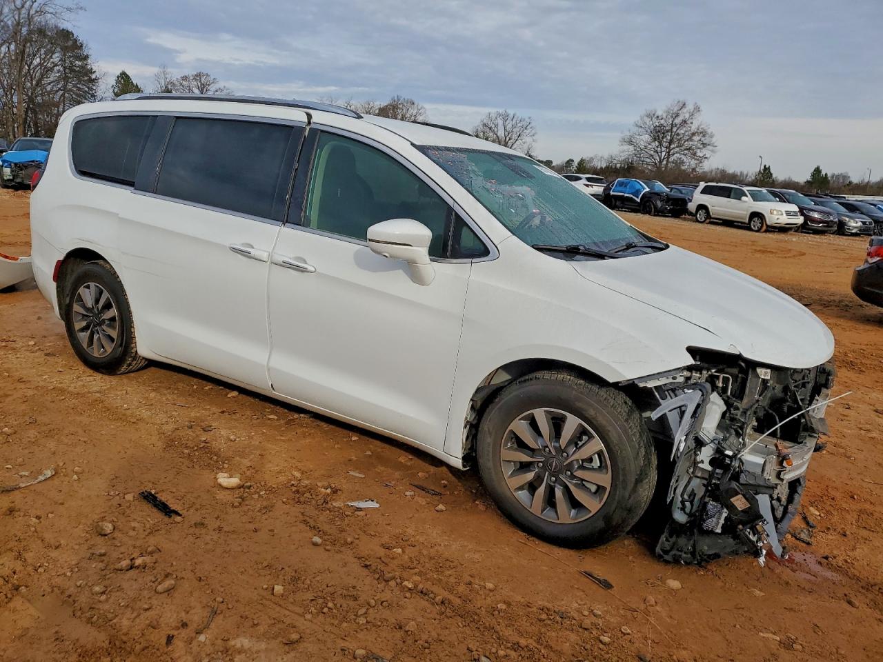 Chrysler Pacifica Hybrid Touring L Image 7