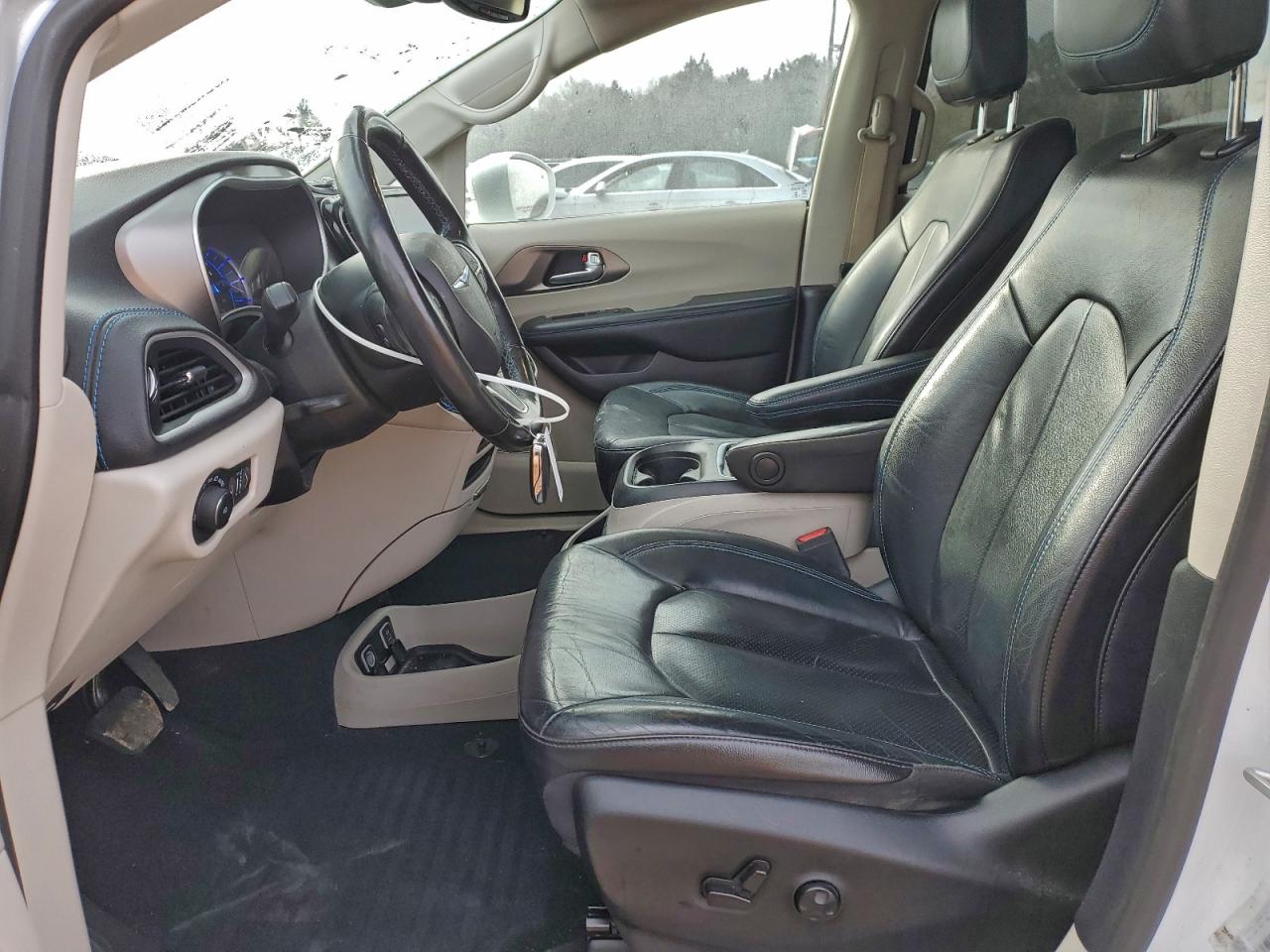 Chrysler Pacifica Hybrid Touring L Image 9