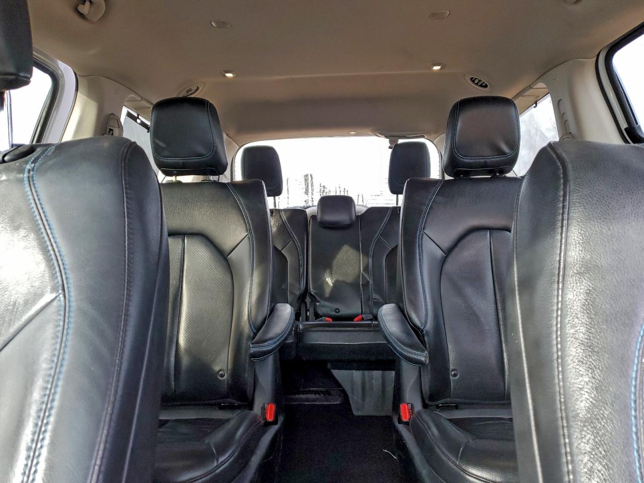 Chrysler Pacifica Hybrid Touring L Image 2