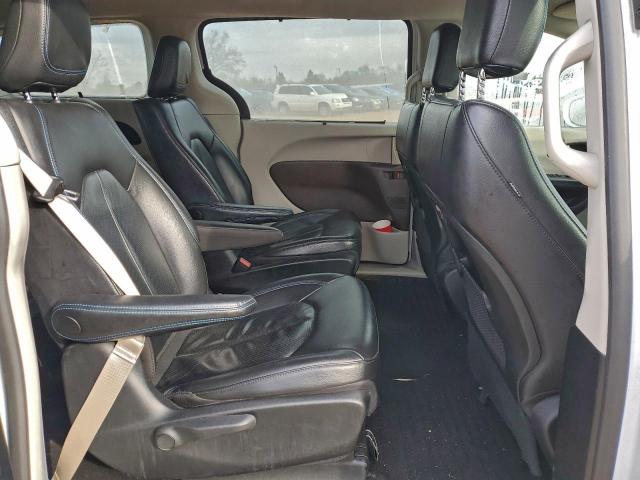 Chrysler Pacifica Hybrid Touring L Image 10