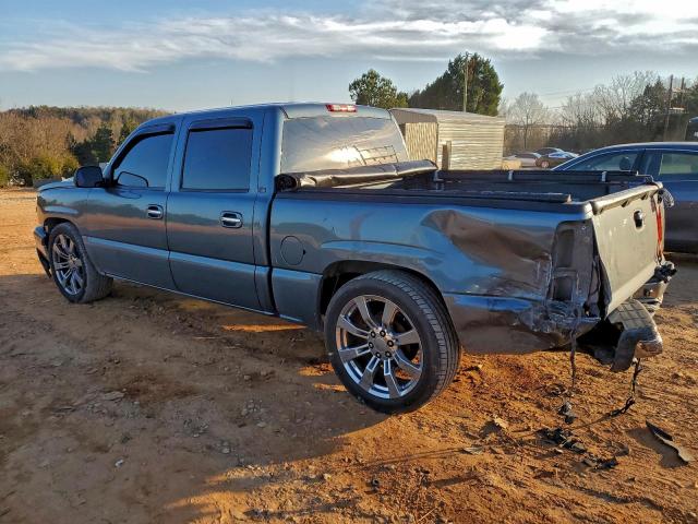 Chevrolet Silverado C1500 Classic Crew Cab Image 3