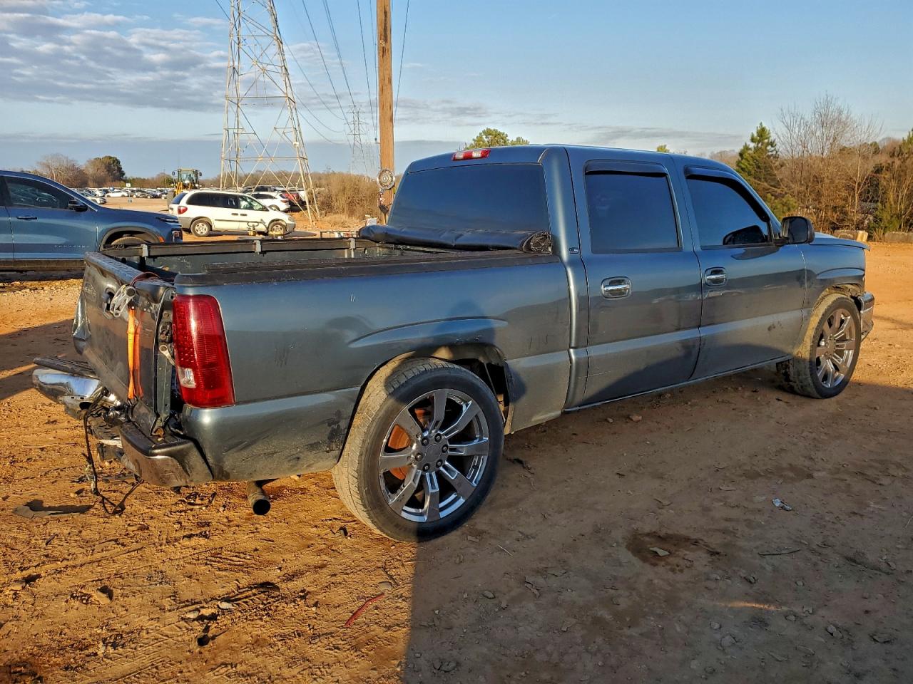 Chevrolet Silverado C1500 Classic Crew Cab Image 11