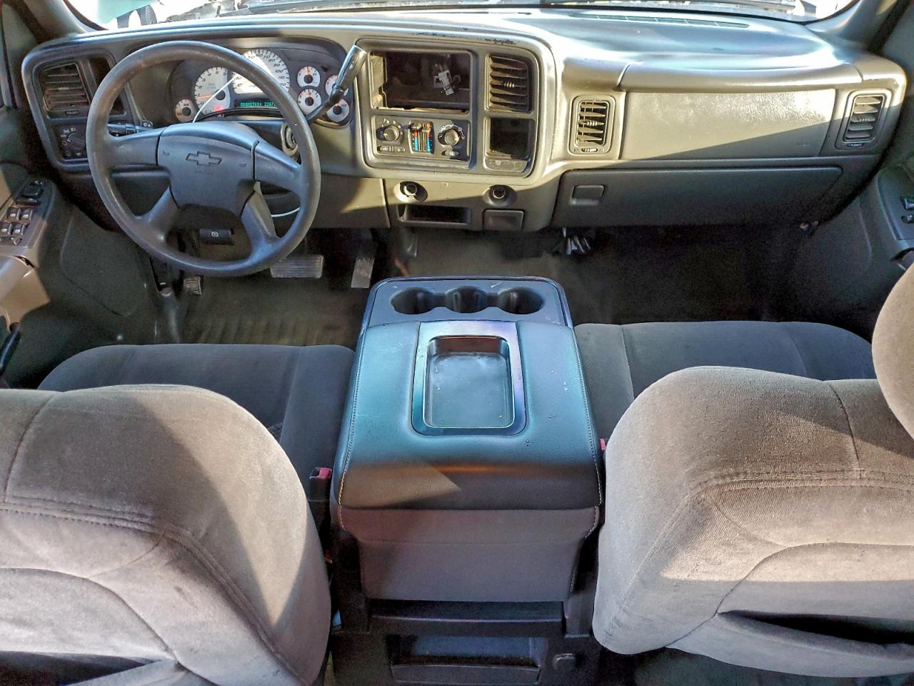 Chevrolet Silverado C1500 Classic Crew Cab Image 9