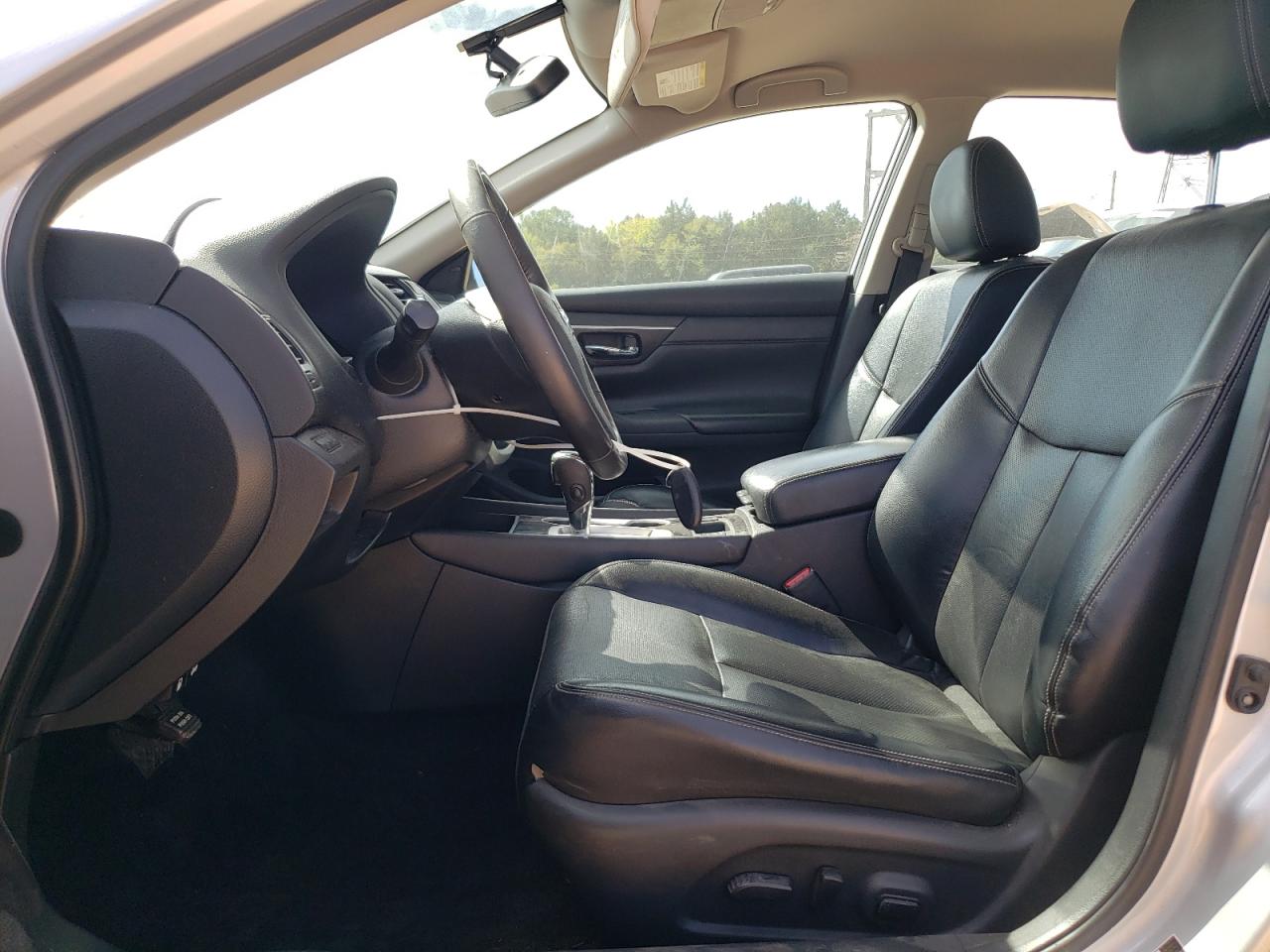 Nissan Altima 2.5 Image 3