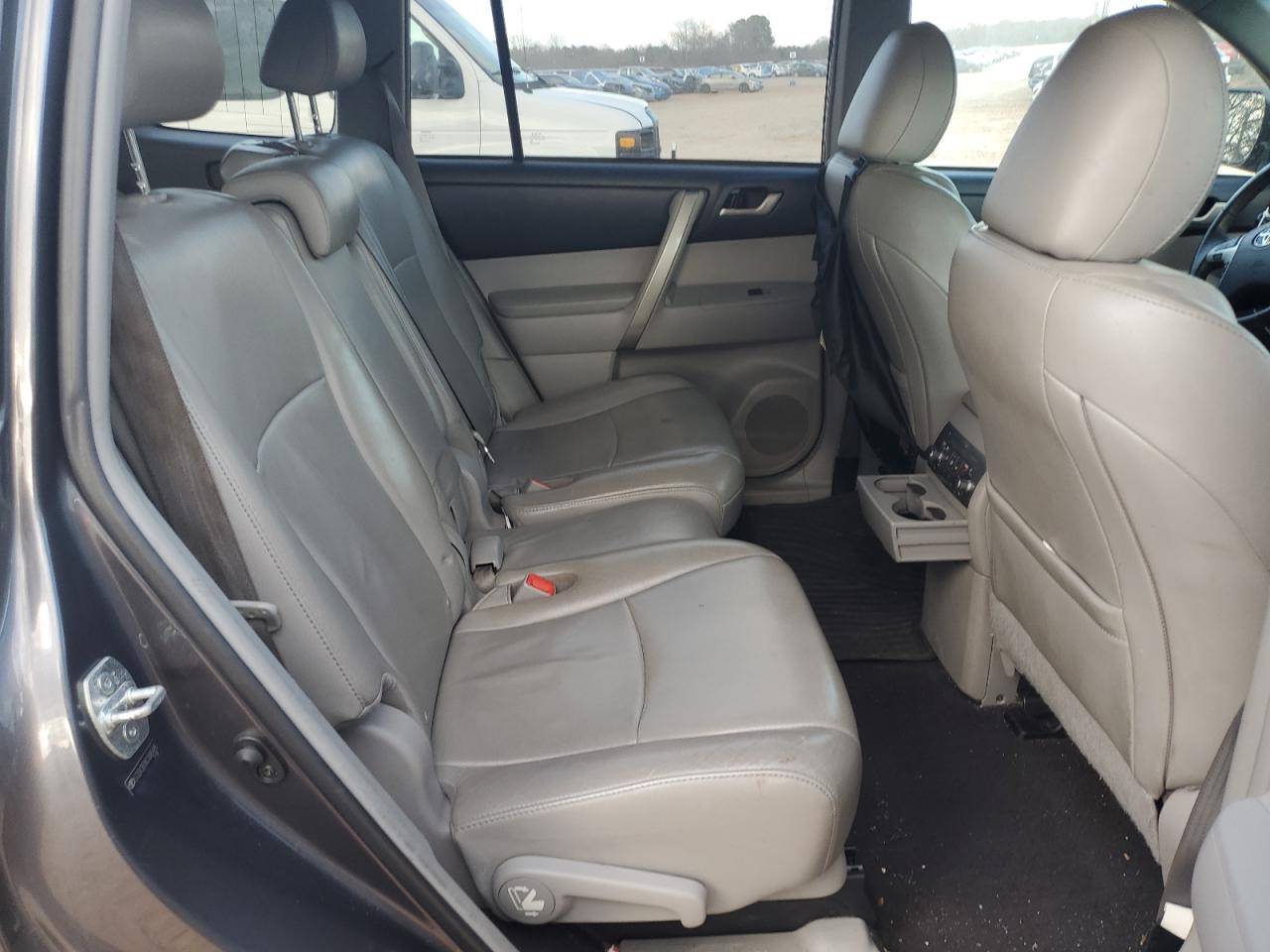 Toyota Highlander Base Image 8