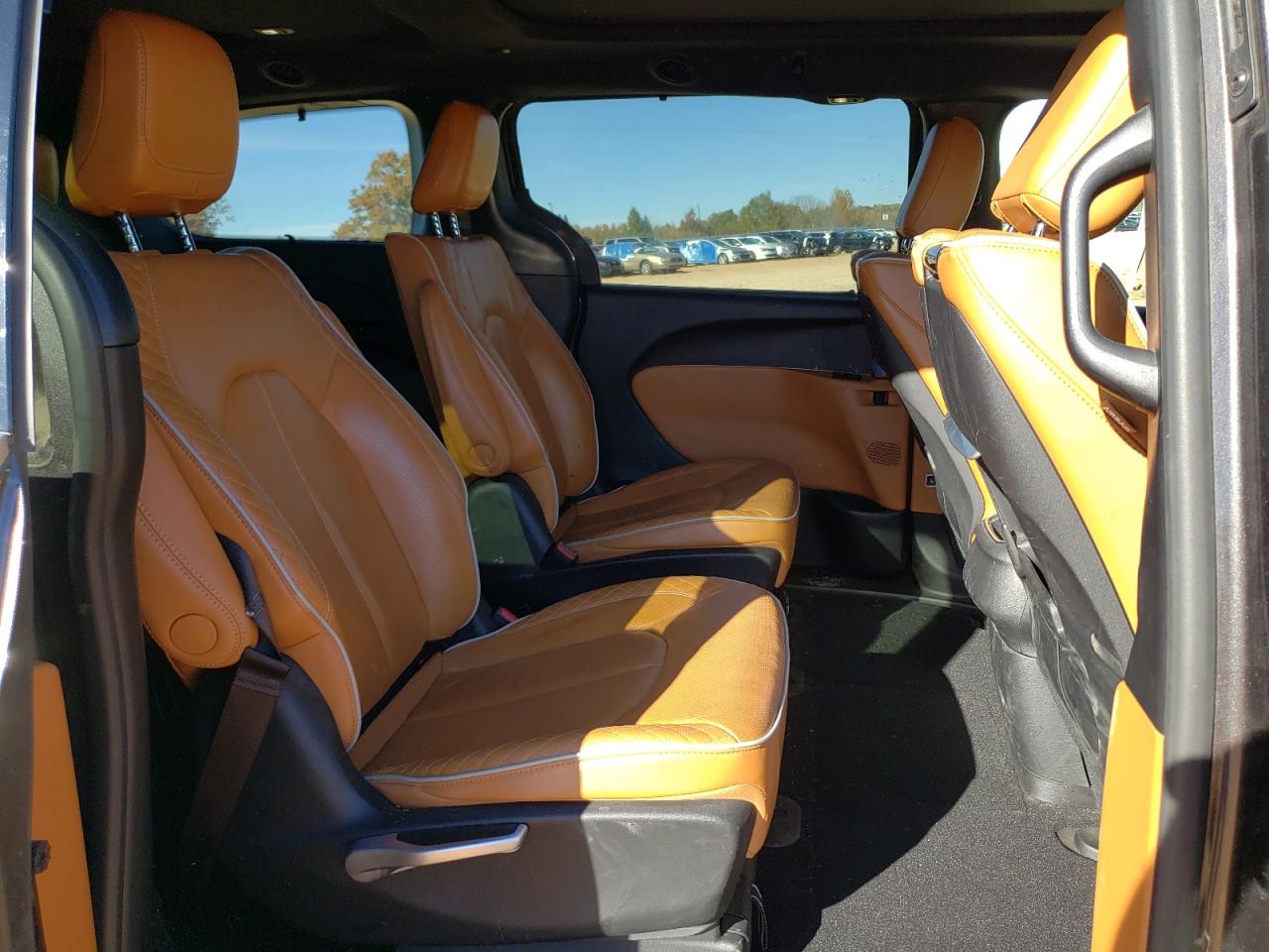 Chrysler Pacifica Hybrid Pinnacle Image 11